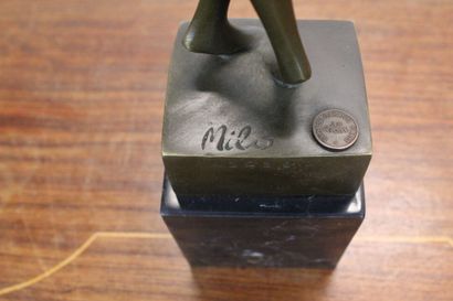MILO (1893-1970). 
Femme stylisée, bronze,...