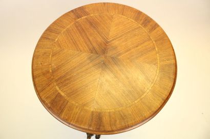 Petite table volante de style Napoléon III...