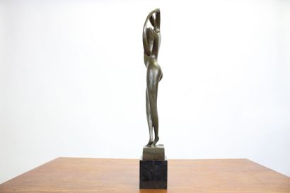 MILO (1893-1970). 
Femme stylisée, bronze,...
