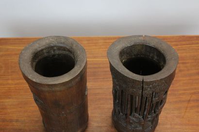 CHINE. Paire de pots cylindrique en bois...