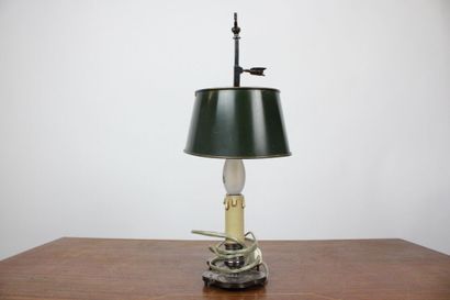 Lampe bouillotte à deux lumières et abat-jour...