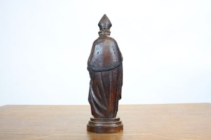 Statuette en bois sculpté représentant Saint-Pierre....