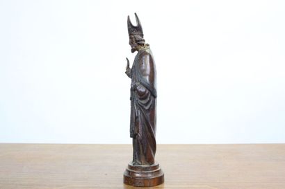 Statuette en bois sculpté représentant Saint-Pierre....