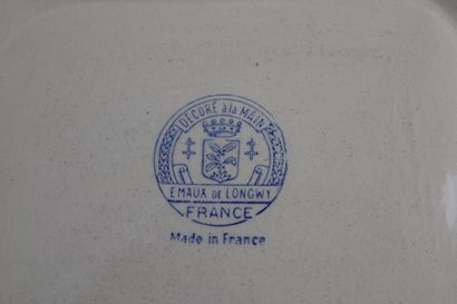 LONGWY. Soup tureen and its support out of...