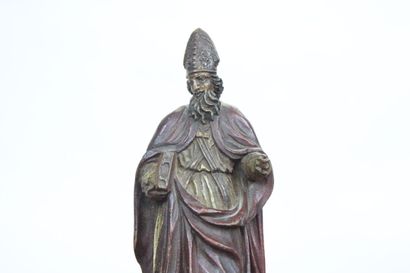 Statuette en bois sculpté représentant Saint-Pierre....