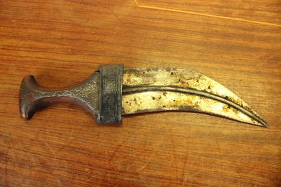 Yemeni Jambiya dagger. Curved and short iron...