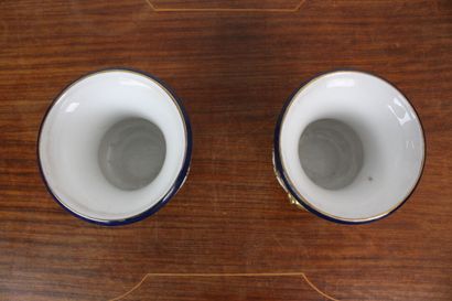 SEVRES (dans le goût de)
Paire de vases Médicis...