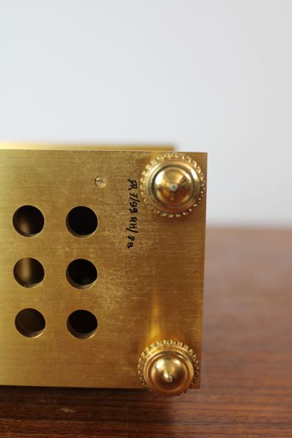 Pendule de table de style Louis XVI en bronze...
