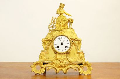 Pendule en métal dans le goût Néo-Renaissance...