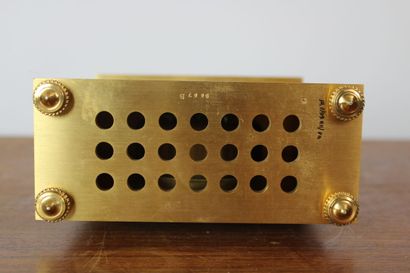 Pendule de table de style Louis XVI en bronze...