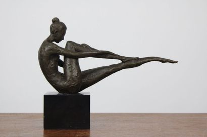 MILO (1893-1970). 
Modèle féminin à l'étirement,...