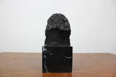 Tête d'aigle, bronze à patine brune et doré,...