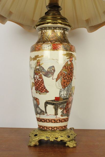 CHINE. Vase Satsuma en porcelaine émaillée...