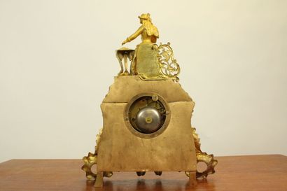 Pendule en métal dans le goût Néo-Renaissance...