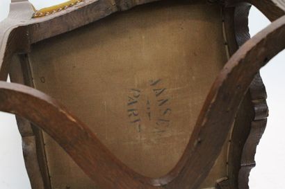 Suite de six fauteuils en bois naturel mouluré...