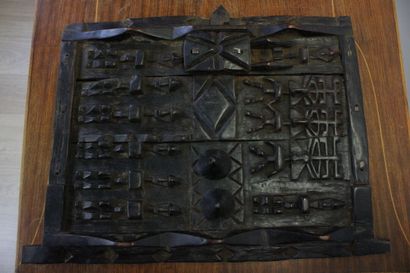 AFRICA. Suite of 3 doors of attics in carved...