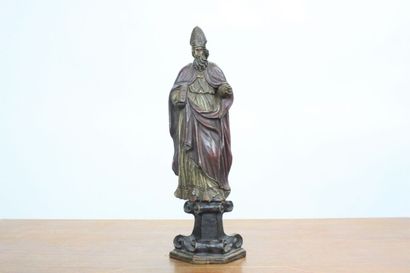 Statuette en bois sculpté représentant Saint-Pierre....