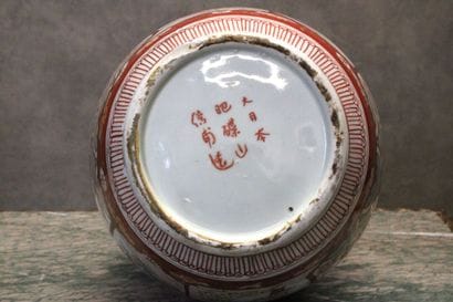 JAPON. Paire de grands vases de forme balustre...