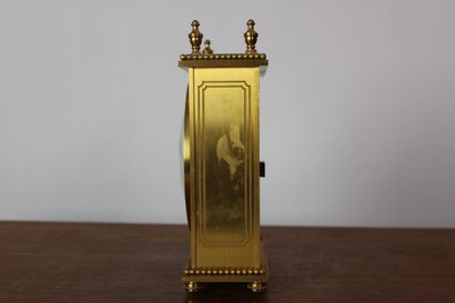 Pendule de table de style Louis XVI en bronze...