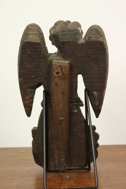 Ange sonnant de la trompette en bois sculpté...