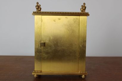 Pendule de table de style Louis XVI en bronze...
