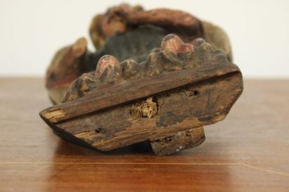 Ange sonnant de la trompette en bois sculpté...