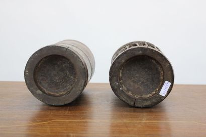 CHINE. Paire de pots cylindrique en bois...