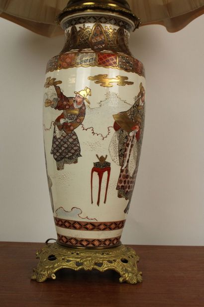 CHINE. Vase Satsuma en porcelaine émaillée...