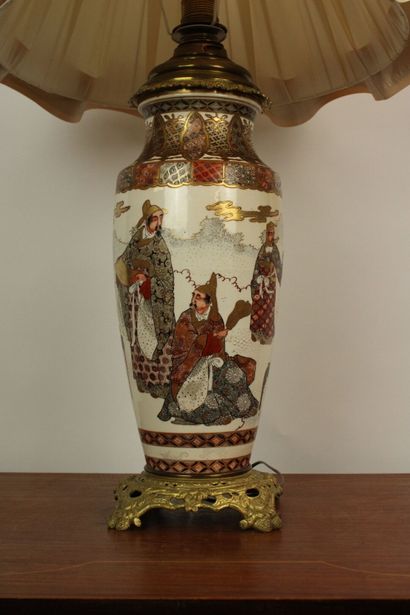 CHINE. Vase Satsuma en porcelaine émaillée...