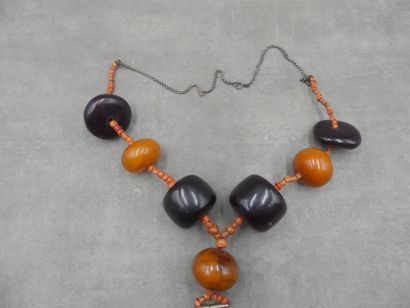 Collier berbère à chaine de métal, ambres...