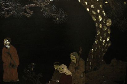 CHINE. Paravent en bois laqué à décor de...