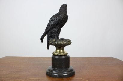 A. THORBUM
Rapace, bronze patiné brun et...