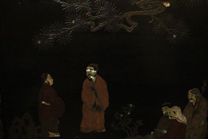 CHINE. Paravent en bois laqué à décor de...
