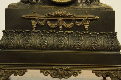 Pendule en métal dans le goût Néo-Renaissance...