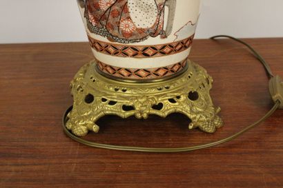 CHINE. Vase Satsuma en porcelaine émaillée...