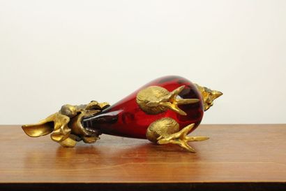 Importante aiguière en bronze doré et cristal...