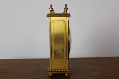 Pendule de table de style Louis XVI en bronze...