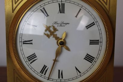Pendule de table de style Louis XVI en bronze...