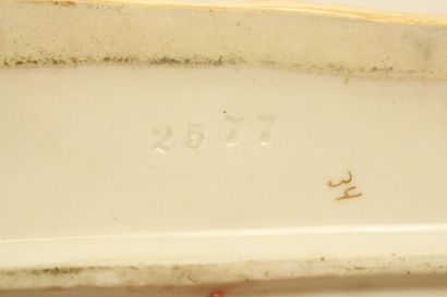 ROYAL DUX BOHEMIA. Sujet en porcelaine représentant...