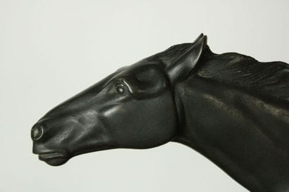 M. LEDUCQ (XXème). Cheval, Épreuve en bronze...