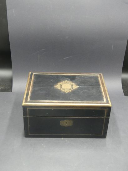 Coffret de toilette pour homme en bois noirci...