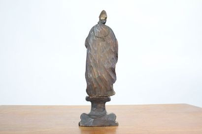 Statuette en bois sculpté représentant Saint-Pierre....