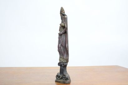 Statuette en bois sculpté représentant Saint-Pierre....