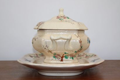 LONGWY. Soup tureen and its support out of...
