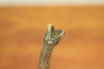 INDE. Aspersoir à eau de rose en argent à...