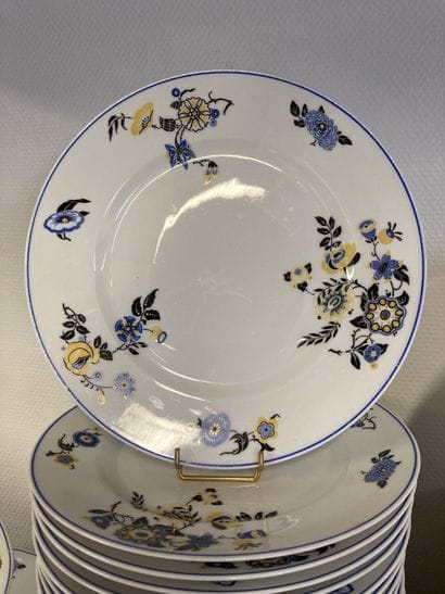 LIMOGES (in the taste of) Part of porcelain...
