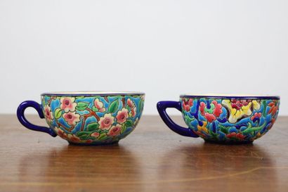 LONGWY.
Paire de tasse à thé avec sous-tasses...