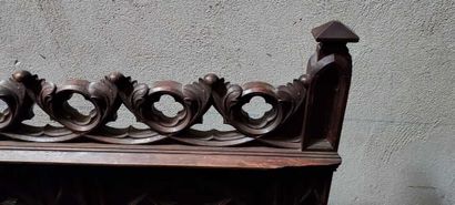 Banc-coffre de style néo-gothique en chêne...