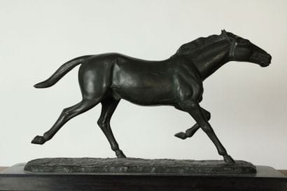 M. LEDUCQ (XXème). Cheval, Épreuve en bronze...