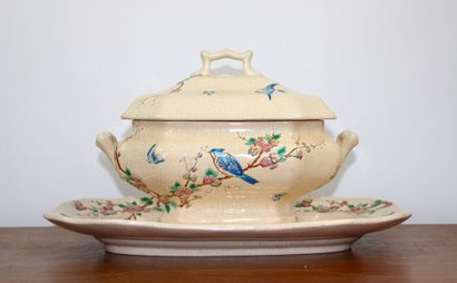 LONGWY. Soup tureen and its support out of...